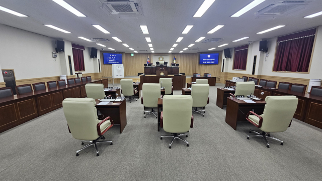 의령군의회 모습. 의장 선출을 놓고 갈등을 겪으면서 현재 4차례 파행을 겪고 있다. 김현우 기자