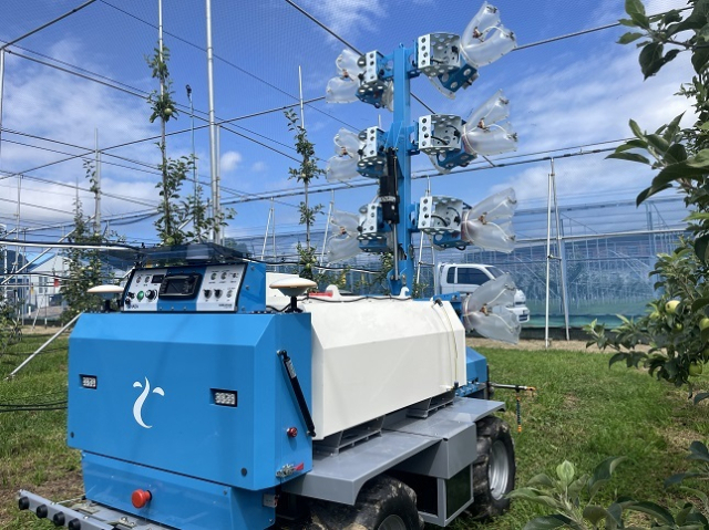 방제로봇. 약제살포에 걸리는 시간과 위험을 대폭 줄여준다.