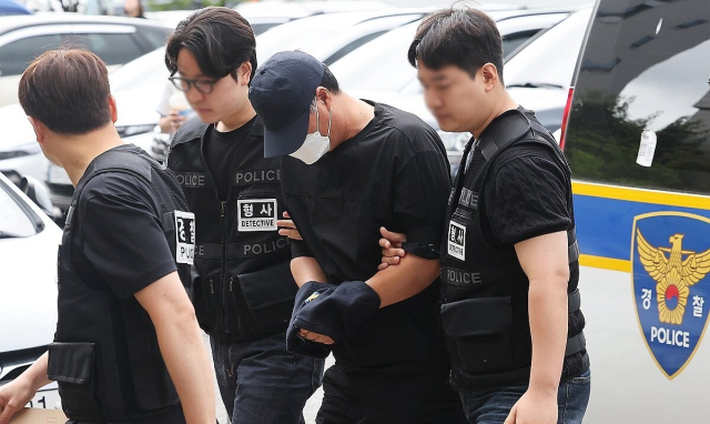 영장실질심사 출석하는 살인사건 용의자. 연합뉴스