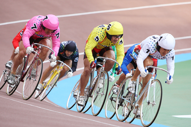 이달 19일부터 다음 달 25일까지 6주간 부산 금정구 스포원파크 경륜장에서 야간 경륜이 열린다. 부산시설공단 제공