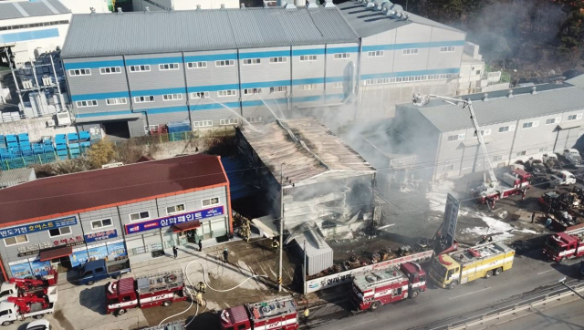 지난해 3월 화재가 발생한 김해시 한림면의 한 공장. 김해서부소방서 제공