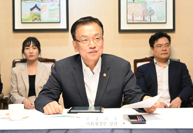 최상목 부총리 겸 기획재정부 장관이 19일 정부서울청사에서 열린 대외경제자문회의를 주재하고 있다. 기재부 제공