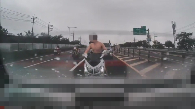 경찰은 공연음란죄와 공동위험행위 금지 등을 염두에 두고 수사에 착수했다. 블랙박스 영상 캡쳐