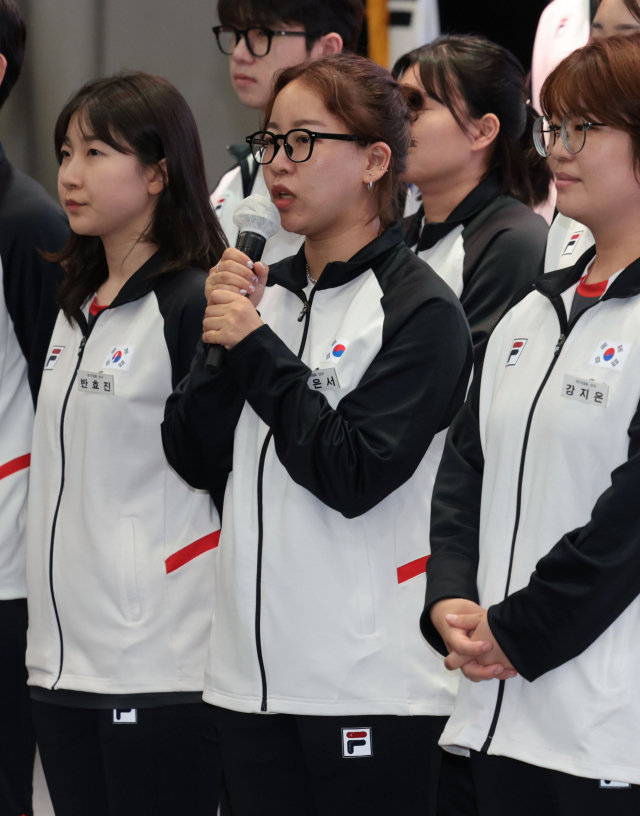 이은서가 지난 2일 서울 송파구 올림픽파크텔에서 열린 2024 파리 올림픽 사격 국가대표 출정식에서 각오를 밝히고 있다. 연합뉴스