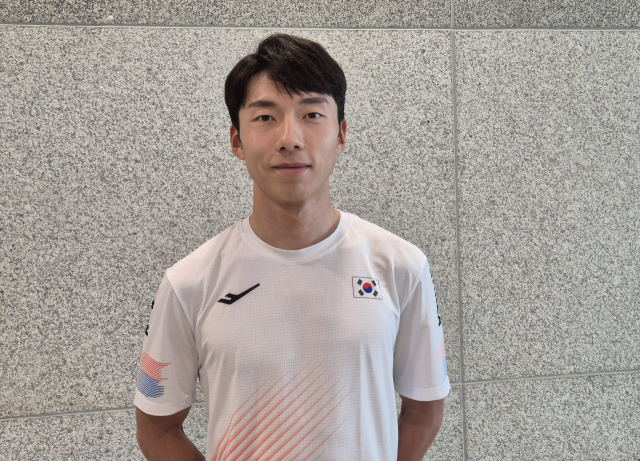 김유로(한국국토정보공사)가 지난달 14일 오전 인천국제공항을 통해 귀국하며 취재진과 인터뷰하고 있다. 연합뉴스