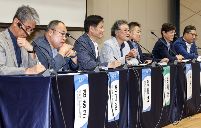 23일 부산 동구 부산항국제전시컨벤션센터에서 열린 ‘기후변화 대응, 수산업 발전 방안 모색 토론회’에서 참석자들이 토론하고 있다. 김종진 기자 kjj1761@