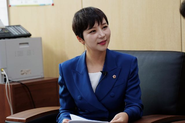 더불어민주당 비례 의원으로 부산시의회에 입성한 서지연 의원이 당론 위반을 이유로 29일 제명 통보를 받았다. 부산일보 DB