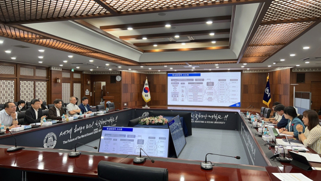 부산산업과학혁신원(비스텝) 지난 25일 국립한국해양대에서 지역대학 재정 지원프로그램인 ‘라이즈 사업’을 위한 FGI(포커스 그룹 인터뷰)를 진행했다. 비스텝 제공