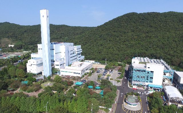 부산 해운대구 좌동의 집단에너지공급시설. 전기 생산과 동시에 연간 24만Gcal의 열을 생산해 해운대 그린시티에 난방열을 공급한다.부산일보DB