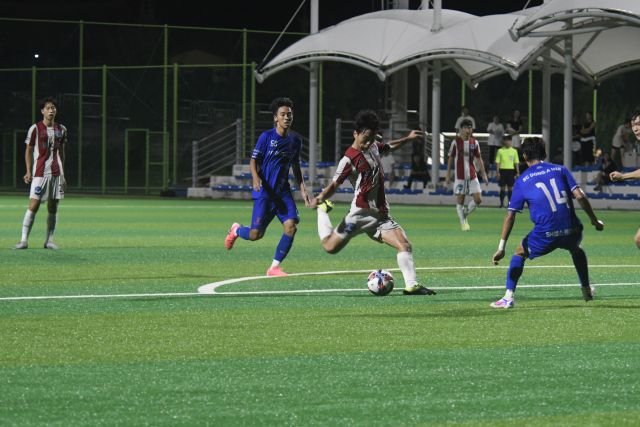 지난 29일 경남 고성군에서 열린 제61회 청룡기 전국고등학교축구대회 8강전 부산 SCDONGA U18과 울산 학성고의 경기에서 학성고 선수가 슈팅을 하고 있다. 부산시축구협회 제공