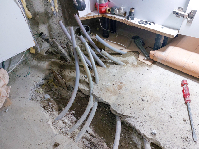 경남 김해시가 긴급 누수 공사비 39억 원을 민간업체에 제때 지급하지 않아 논란을 빚는다. 이미지투데이 제공