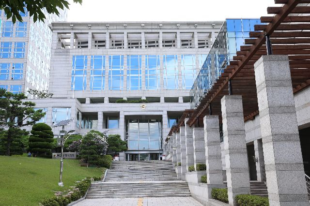 부산시의회 전경. 부산일보DB