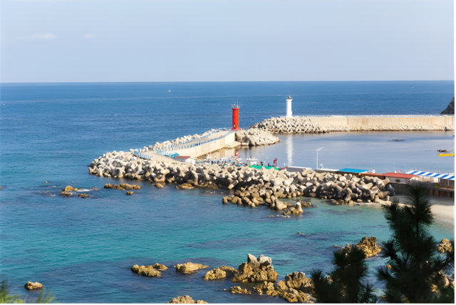 해양수산부가 8월 ‘이달의 어촌 여행지’로 선정한 강원도 삼척시 갈남마을 전경. 해수부 제공