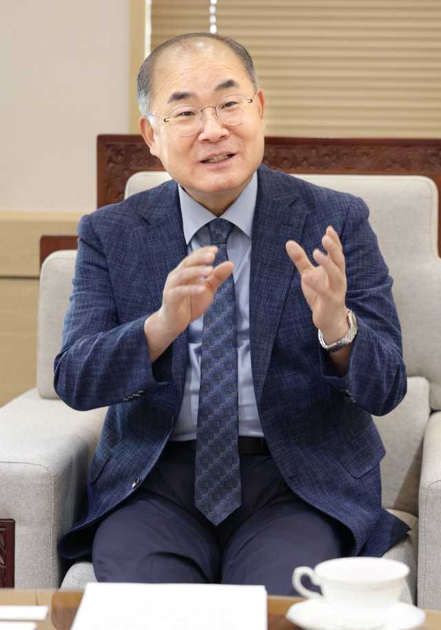 최재원 부산대 총장은 국가 거점 국립대로서의 부산대 위상을 강화하기 위해서는 부산대가 가진 본질과 역량을 강화해야 한다고 강조했다. 정대현 기자 jhyun@