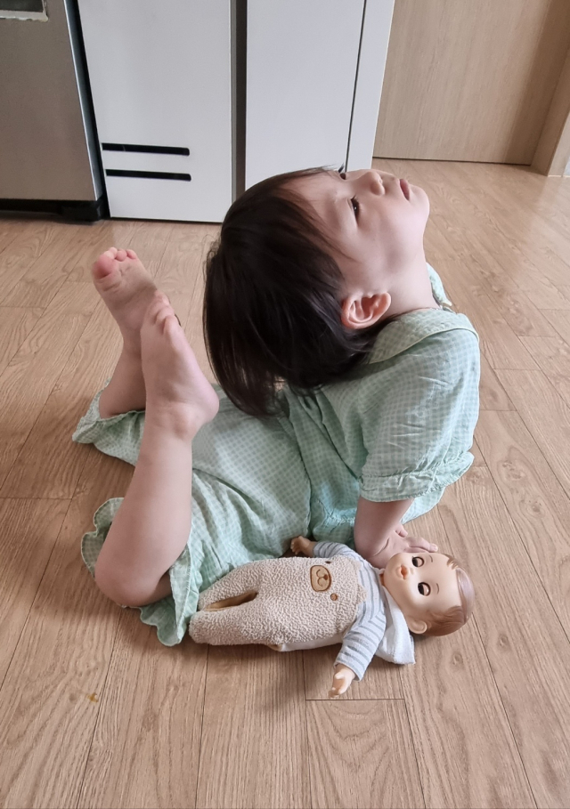 최진태 칼럼니스트의 사진 ‘엄마, 아빠, 나 잘하지?’. 최진태 제공