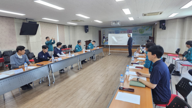 산림청은 밤나무 항공방제 사고 수습 본부를 구성했으며, 임상섭 산림청장도 이날 현장을 찾았다. 임 청장은 재발 방지 대책을 주문했다. 독자 제공