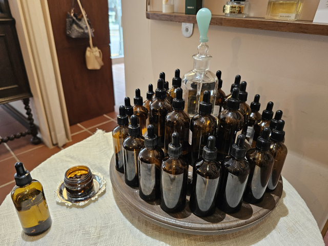 최애 향을 선별하기 위해 맡아 본 30여 가지의 향수 원액. 조경건 부산닷컴 기자 pressjkk@