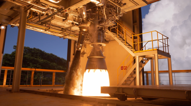 내년 하반기 4차 발사가 예정된 한국형 발사체 '누리호'의 비행모델(FM) 1단 엔진(75t급)의 첫 연소시험이 지난 7월 3일 전남 고흥 나로우주센터에서 진행되고 있다. 우주항공청 제공