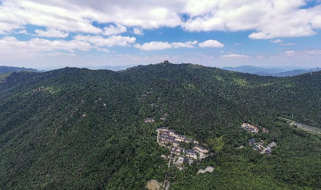 범어사가 최근 국립공원 지정에 동의하기로 입장을 바꾸면서 금정산이 전국 최초 도심형 국립공원 지정을 위한 8부 능선을 넘었다. 김종진 기자 kjj1761@