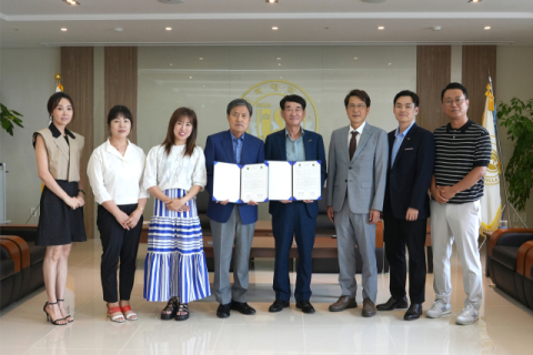 신라대학교가 지난 6일 헤어 미용산업 전문 인재 양성을 위해 미창조㈜ 리안헤어와 업무협약을 체결했다.신라대 제공