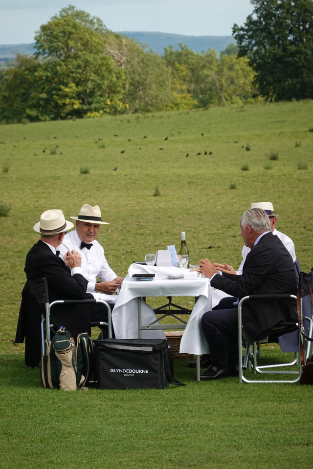 영국 '글라인드본 페스티벌'에서 야외 피크닉 디너를 즐기는 모습. 이상훈 제공