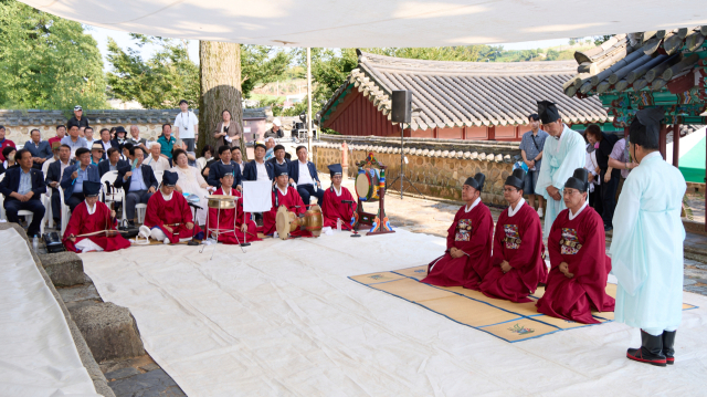 통영한산대첩축제의 서막을 알리는 고유제. 올해는 한산도 제승당에서 개막 하루 전 봉행한다. 부산일보DB