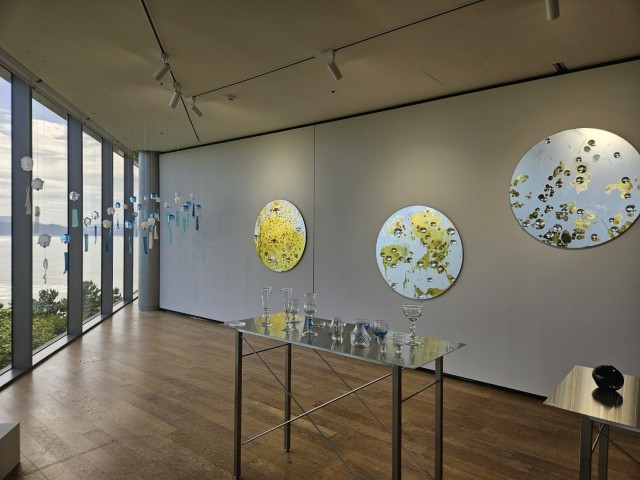 알앤씨 갤러리 ‘안녕 여름’ 전시 모습. 김효정 기자