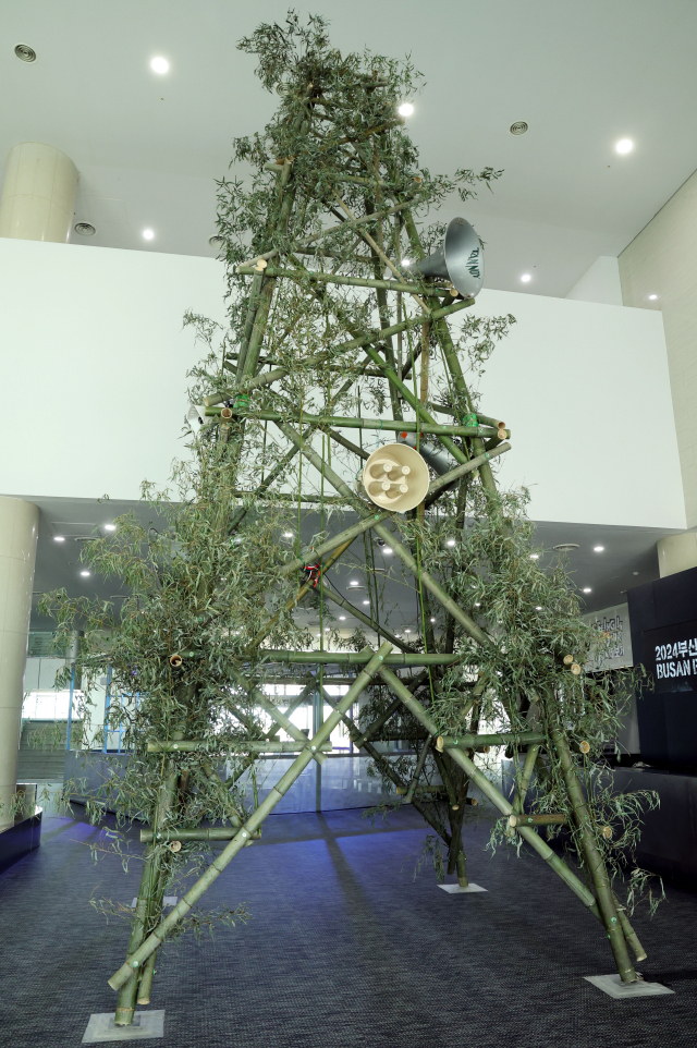 미술관 입구 로비에 설치된 조 네이미 작품. 정종회 기자 jjh@