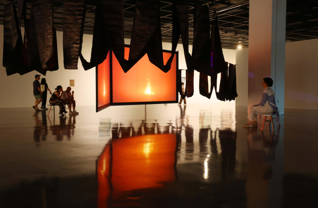 부산현대미술관 2층 중앙에 설치된 한 멍윈 작가의 작품 전경. 정종회 기자 jjh@