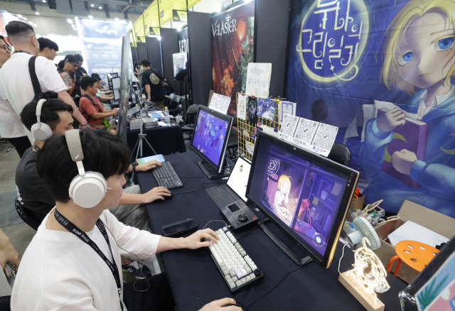 글로벌 인디게임 축제 ‘부산인디커넥트페스티벌(BIC)’이 16일 부산 벡스코에서 개막했다. 역대 최대 규모로 진행된 이번 행사에는 28개국 245개의 게임이 출품됐다. 정대현 기자 jhyun@