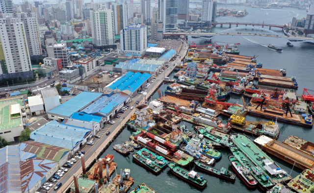 시가 주도한 대표적인 도시재생사업지 가운데 하나인 영도구 봉래동 물양장 전경. 정종회 기자 jjh@