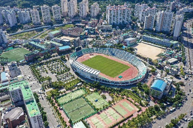 부산 서구 구덕운동장 전경. 김종진 기자 kjj1761@