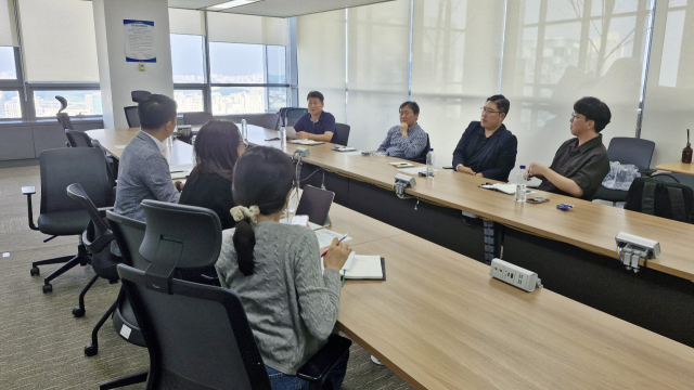 인천항 ‘컨’터미널 협의회를 진행하고 있다. IPA 제공