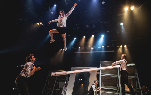 2024 부산국제공연예술마켓(BPAM) 개막작으로 선보일 캐나다 퀘벡 컨템포러리 아트 서커스 단체인 마신 드 시르크(Machine de Cirque)의 ‘라 갈르리(La Galerie·갤러리)’ 공연 모습. 부산문화재단 제공