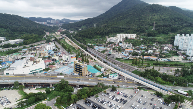 2026년 6월 개통을 목표로 순조롭게 진행 중인 양산선 건설 공사 전경.양산시 제공
