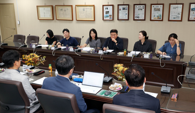 제5기 부산일보 독자위원회 8월 지면 평가 회의가 지난 28일 오후 부산일보사 4층 회의실에서 열렸다. 정종회 기자 jjh@