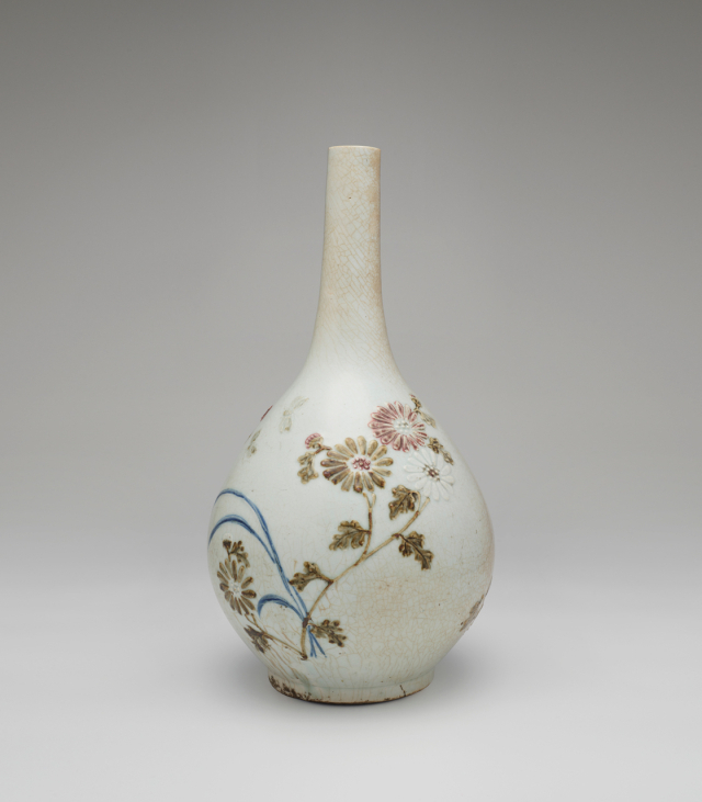 백자청화철재동채초충난국문병. 간송미술문화재단 제공