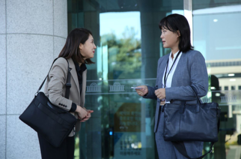 영화 ‘그녀에게’ 스틸컷. 영화로운 형제 제공