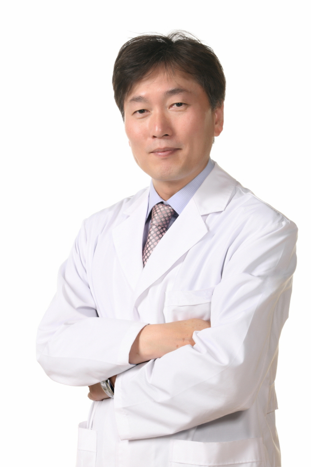 좋은강안병원 암센터가 종양혈액내과 정주섭 과장을 영입했다. 정 과장은 부산대병원 혈액종양내과 교수로 재직하면서 국가 지정 부산지역 암센터 소장으로 활동했다. 좋은강안병원 제공