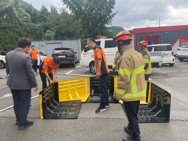 양산시가 최근 양산소방서와 함께 전기차 화재 발생시 효율적인 진압 대책 마련을 위한 시연회를 준비하고 있다. 양산시 제공