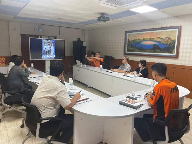 양산시가 최근 양산소방서와 함께 전기차 화재 발생시 효율적인 진압 대책 마련을 위한 논의를 갖고 있다. 양산시 제공