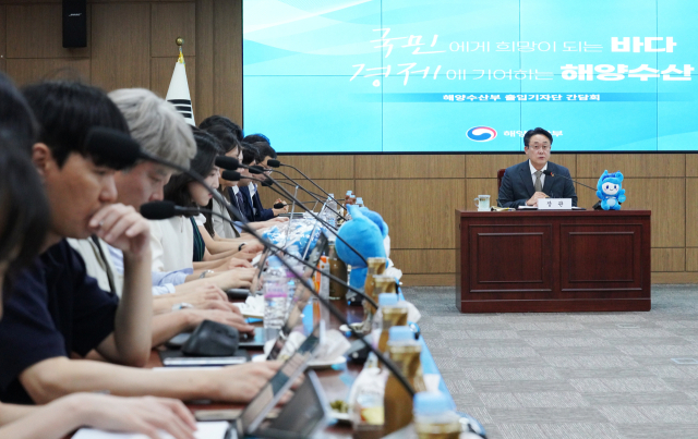 강도형 해양수산부 장관이 지난 5일 정부세종청사 해수부 대회의실에서 기자간담회를 하고 있다. 해수부 제공
