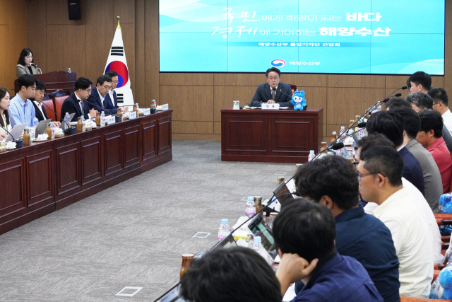 강도형 해양수산부 장관이 지난 5일 정부세종청사 해수부 대회의실에서 기자간담회를 하고 있다. 해수부 제공