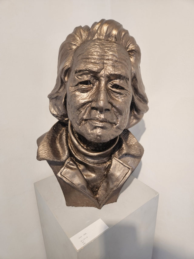 신창호 화백의 손자인 신종훈 작가가 2005년에 만들었던 조부상. 김효정 기자