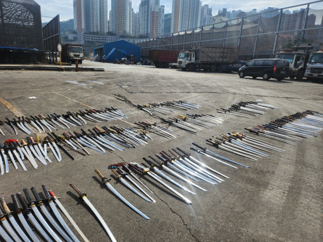 부산경찰청이 전수점검해 폐기한 도검. 부산경찰청 제공