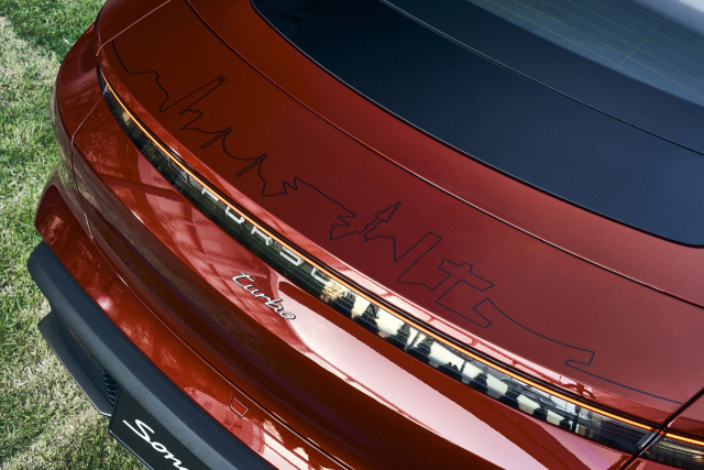 포르쉐 ‘타이칸 터보 K-에디션’ 테일게이트에 새겨진 스카이라인.SSCL 제공