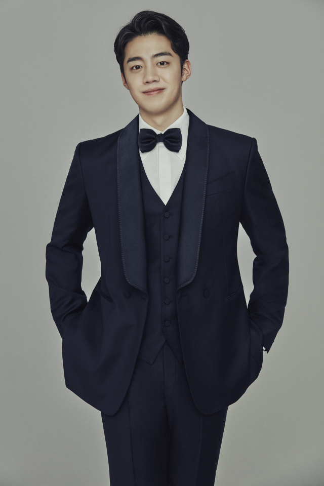 베이스 바리톤에서 가수로 변신한 길병민. 부산예총 제공