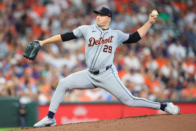 2일(한국시간) 미국 텍사스주 휴스턴 미닛메이드파크에서 열린 와일드카드 시리즈 1차전에서 디트로이트 타이거스의 29번 태릭 스쿠벌이 2회 휴스턴 애스트로스 타자를 상대로 투구하고 있다. AFP연합뉴스