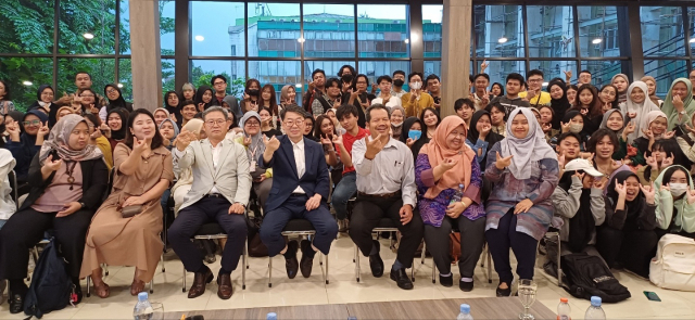 강경태 교수 (왼쪽에서 4번째)