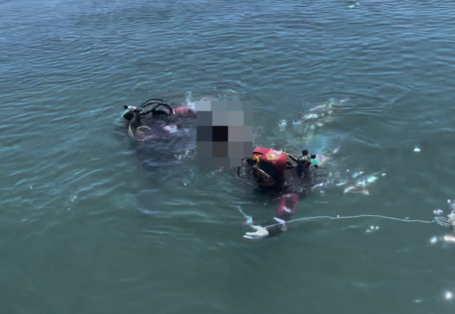 4일 오전 11시 50분께 인평동 인근 바닷속에서 전날 실종된 20대 베트남 선원이 숨진 채 발견됐다 밝혔다. 통영해양경찰서 제공.